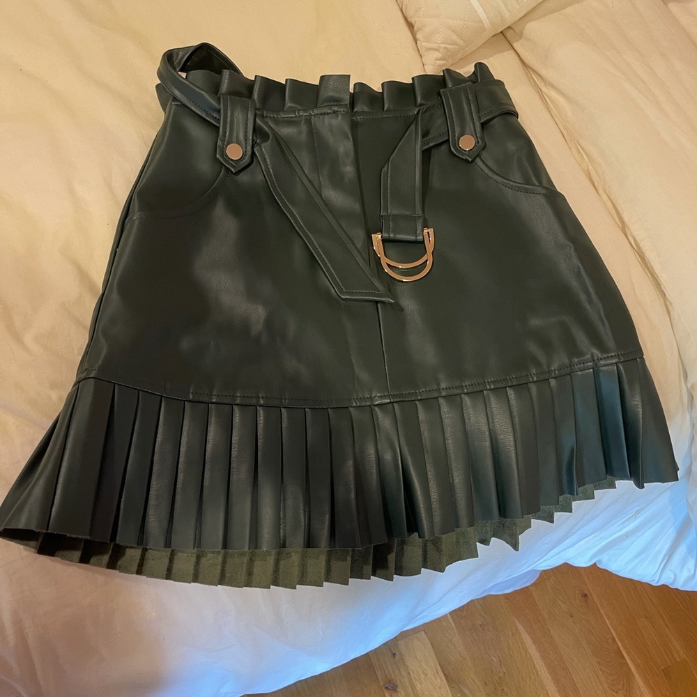 Zara faux leather skirt in hunter green